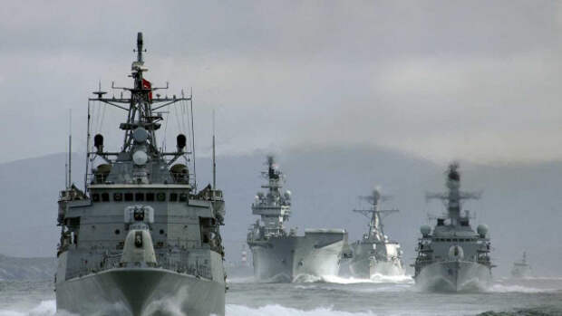 НАТО продолжает стягивать военные корабли в Черное море