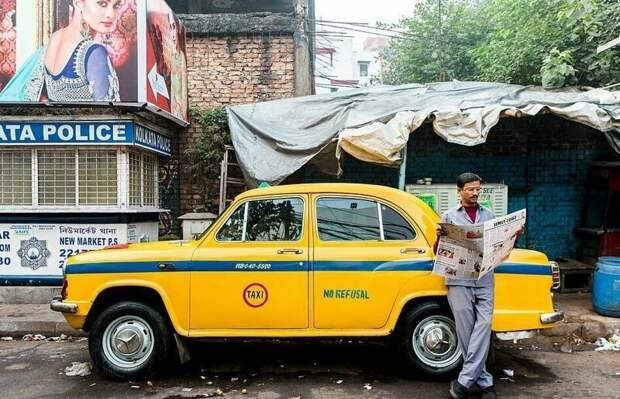 Водитель такси в Калькутте, Индия (Аннапурна Меллор, категория "Города") National Geographic Traveller 2019, конкурс, мир, путешествие, финалист, фотограф, фотография, фотомир