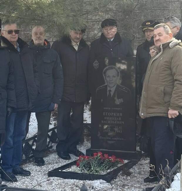 Чекисты Владивостока почтили память бывшего начальника УФСБ по Тихоокеанскому флоту