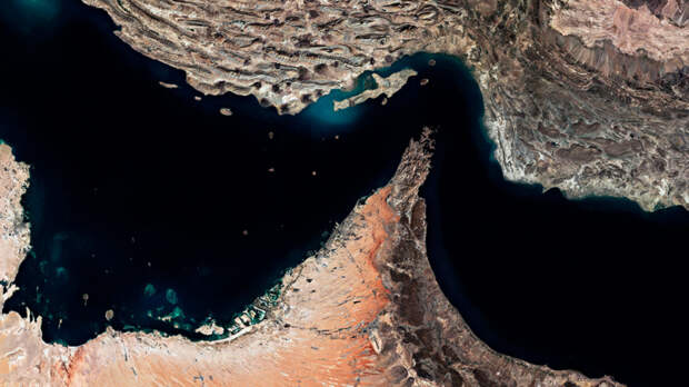 ОАЭ готовы применить силу для разблокировки Ормузского пролива – WSJ