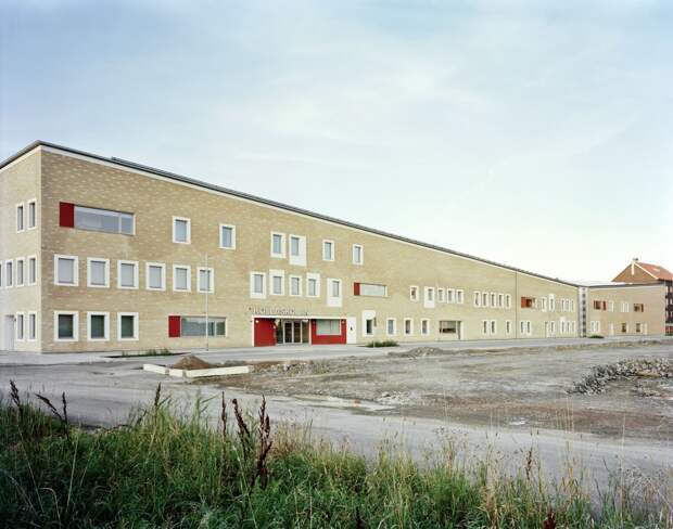 the-kollaskolan-school-in-kungsbacka-sweden-was-built-in-2014-by-kjellgren-kaminsky-architecture-on-the-outside-its-rather-plain-but-inside
