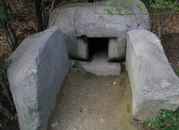 Ishi-no-Hōden Kofun