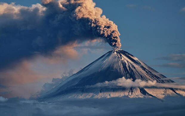 Ключевская Сопка, высота 4835 м, Россия вулканы, действующие вулканы