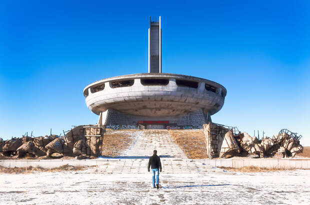 Заброшенный дом на горе Бузлуджа