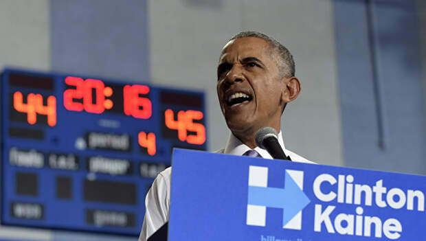 Президент США Барак Обама во время выступления в рамках предвыборной кампании в поддержку Хиллари Клинтон