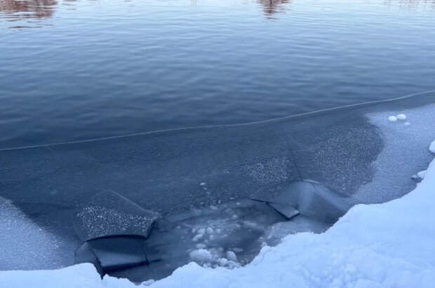 Две девочки провалились под лёд на озере в Калининграде