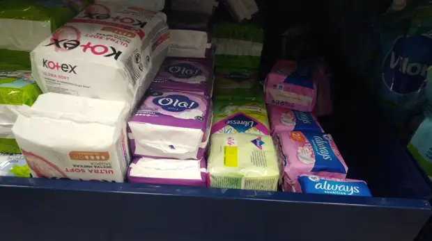 Исчезнувшие из нижегородских магазинов женские прокладки перепродают оптом