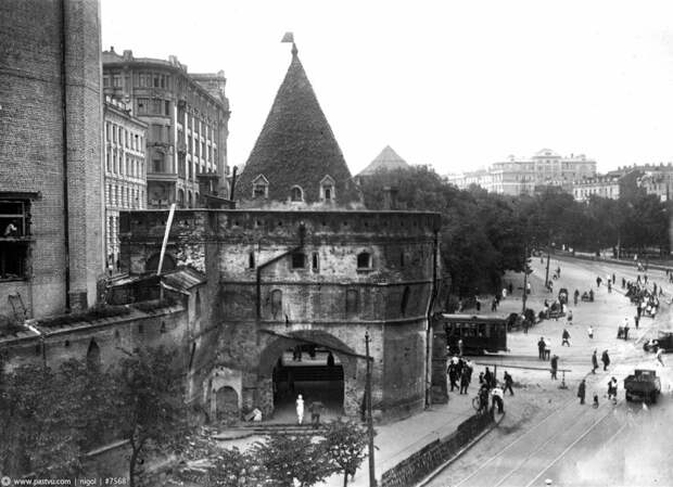Закопанный Политехнический музей. Анализ старых фотографий