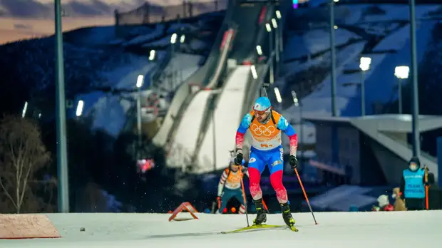 Логинов поблагодарил болельщиков и семью после бронзы ОИ-2022 в смешанной эстафете