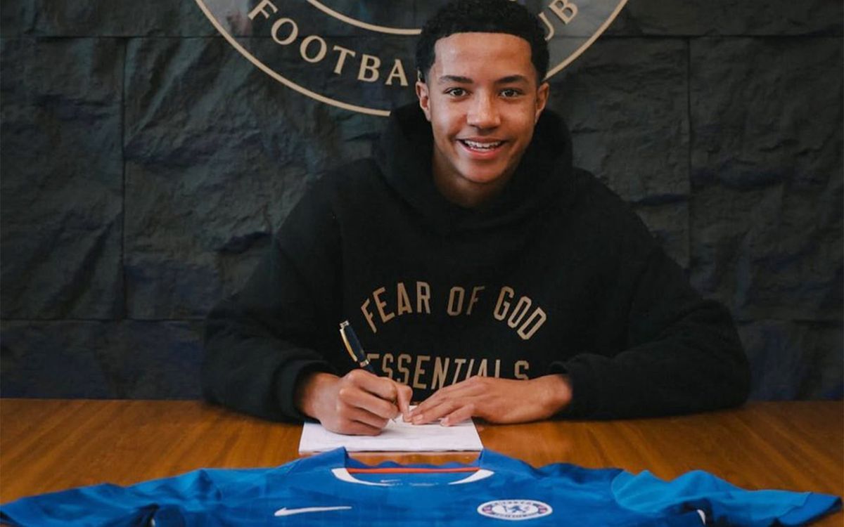 «Челси» купил 17-летнего защитника из последней команды Чемпионшипа