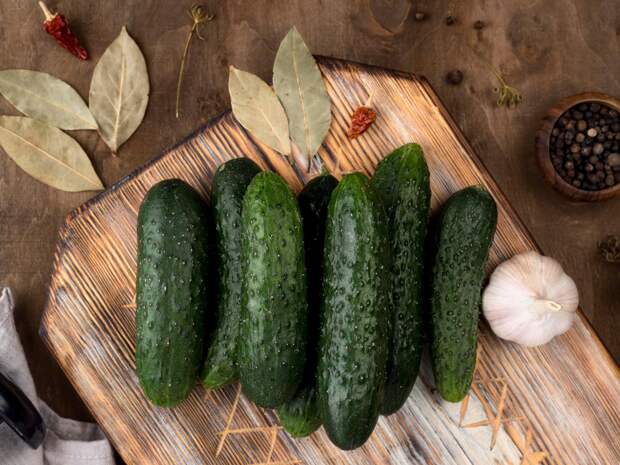 Огурцы по 300-600 руб. за кг: почему так выросли в цене и когда ждать понижения