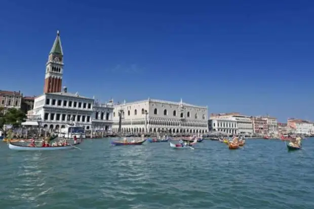 Традиционная историческая регата в Венеции