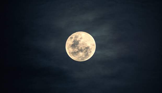 Ученые выяснили, влияет ли Луна на самочувствие и настроение человека