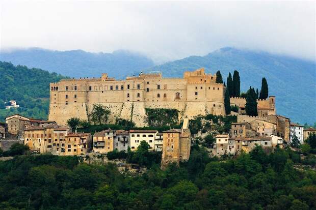 Crosby’s castle, Rocca Sinibalda, in Latium, Italy.jpg