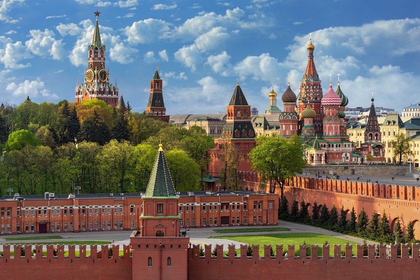 Первые замки в появились в XI веке, во время завоевания Британии норманнами. Со временем искусство возведения этих сооружений достигло удивительных высот.-8