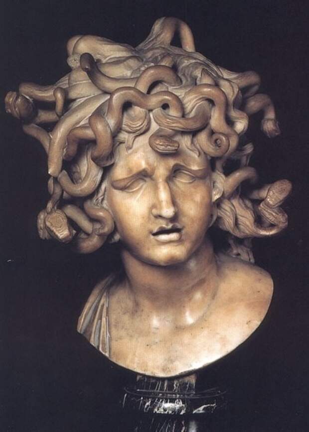 Голова Медузы Горгоны. Мрамор.(1630). Автор: Джованни Лоренцо Бернини. искусство, мифы, современность