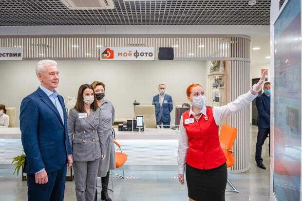Сергей Собянин на открытии МФЦ на Рязанском проспекте / Фото: Максим Мишин, пресс-служба мэра и правительства Москвы