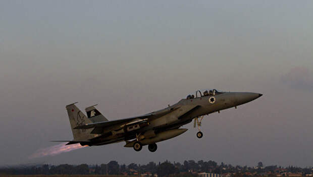 Израильские самолеты нанесли удары по сирийской армии в центре страны