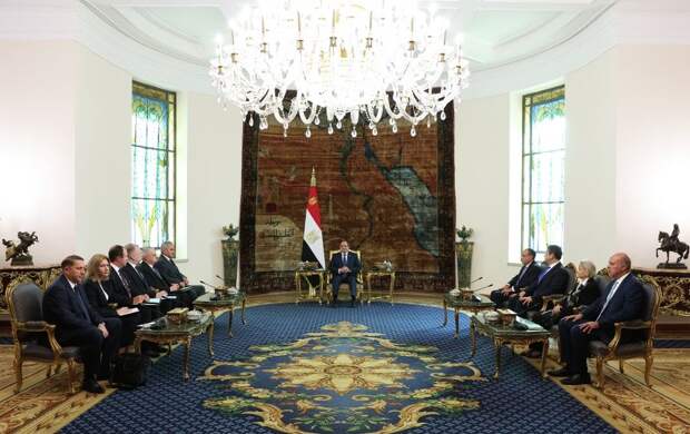 Шойгу провел переговоры с президентом Египта Ас-Сиси