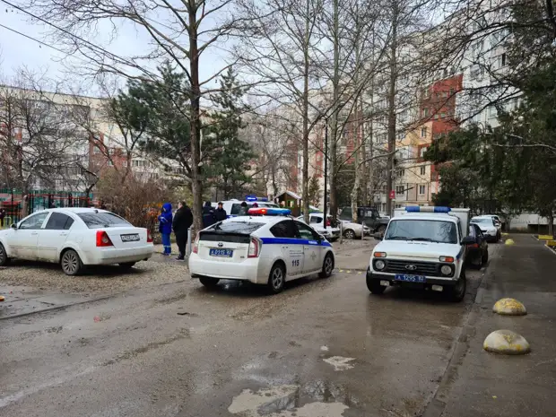 В Симферополе оцепили двор возле многоэтажки из-за сообщения о «минировании»