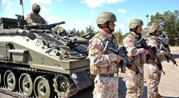 Латвия втрое увеличила свой военный бюджет... за счёт России...