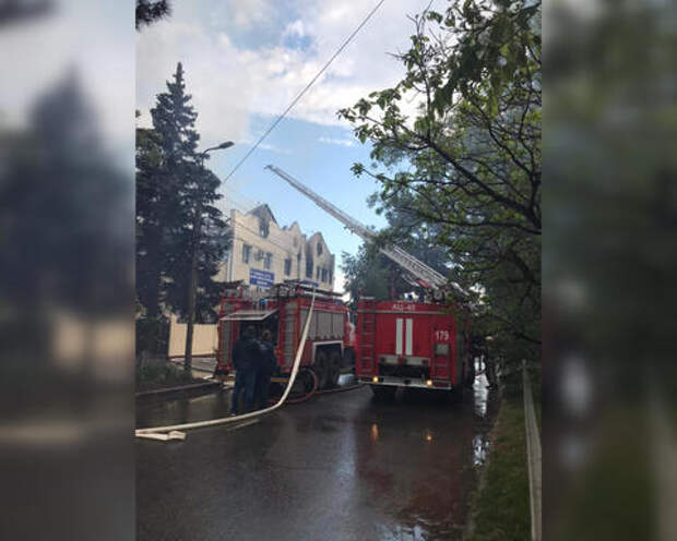 Пожар в анапе сегодня адрес. Анапа пожар. Анапа пожар сейчас. В Краснодаре сгорел отель. Пожар в Витязево сегодня.