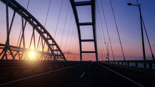 Движение по Крымскому мосту приостановят 16 ноября