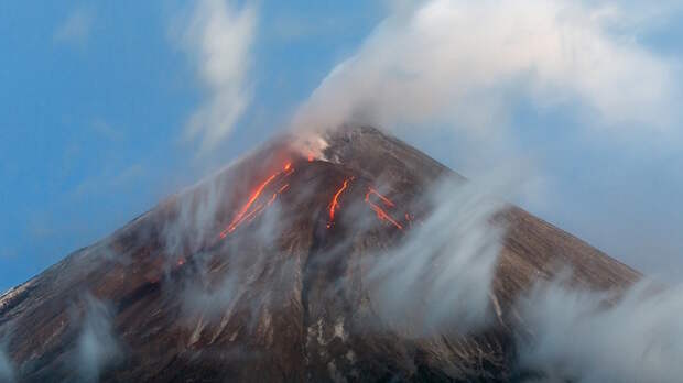 Гида, из-за которого на камчатском вулкане погибли 8 туристов, осудили на 4,5 года колонии