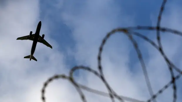 ТАСС: SSJ-100 со сработавшим датчиком неисправности сел в Шереметьеве