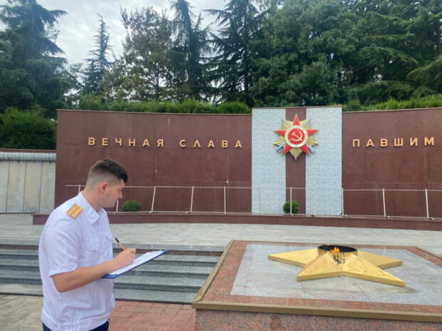 Глава СК РФ поручил завести уголовное дело об осквернении мемориала в Сочи