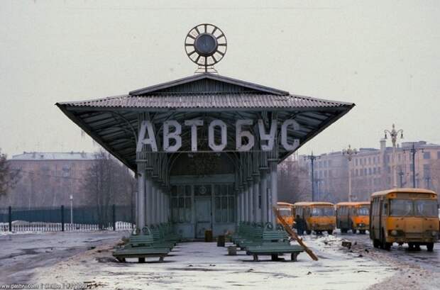 Автобусная станция в районе ВДНХ.