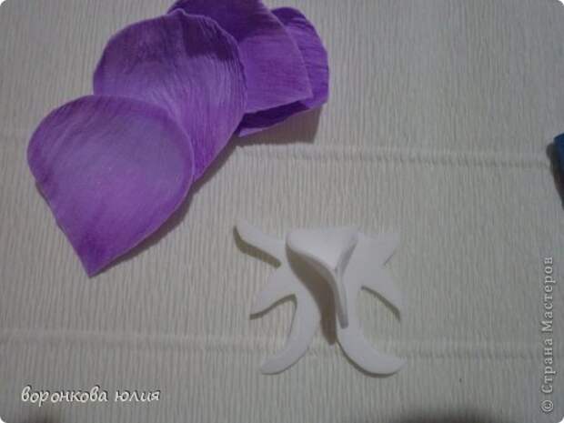 здравствуйте дорогие мастерицы.вот решила с вами поделиться тем , как я делаю цветок орхидеи. фото 26