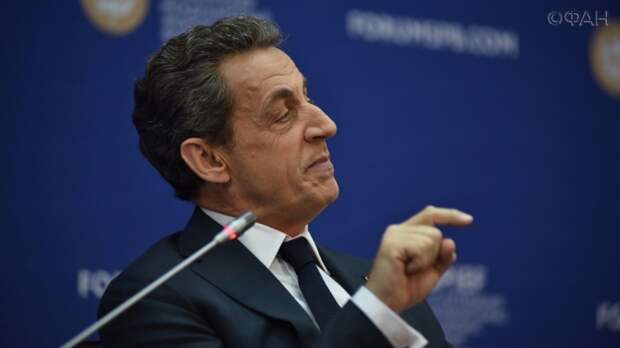 Саркози осудил Олланда за «безответственное» отношение к России