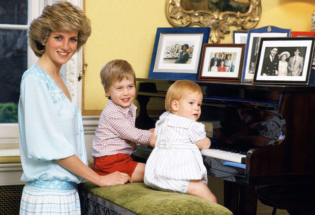 Принцесса Диана с сыновьями Уильямом и Гарри