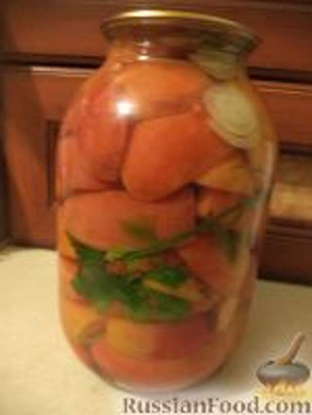 Фото к рецепту: Резаные помидоры, маринованные с луком на зиму