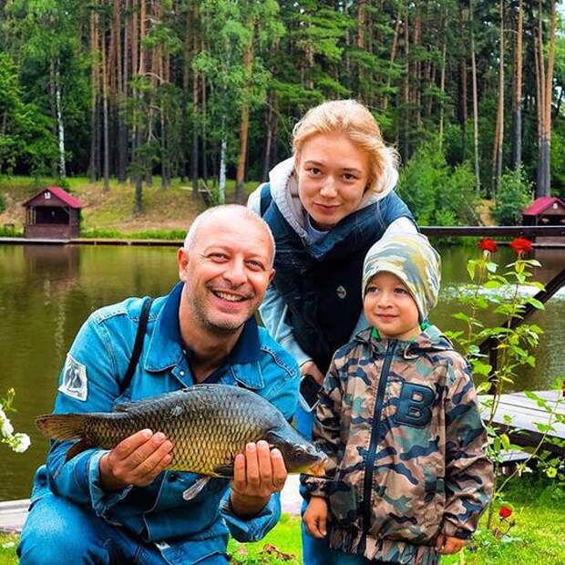 Оксана Акиньшина показала свою семью