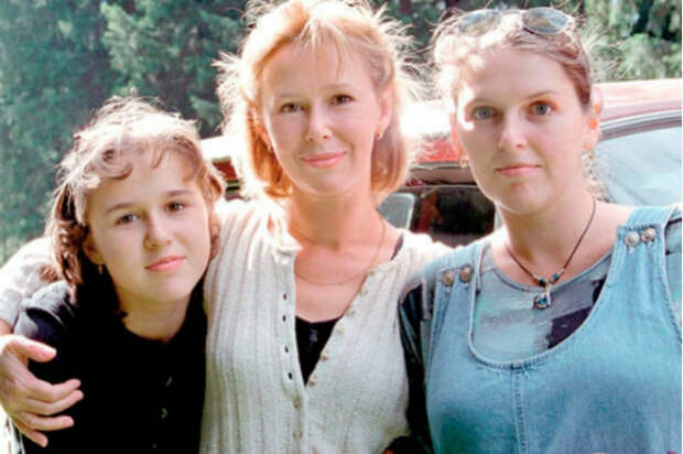 Евгения Симонова с дочерьми | Фото: 24smi.org