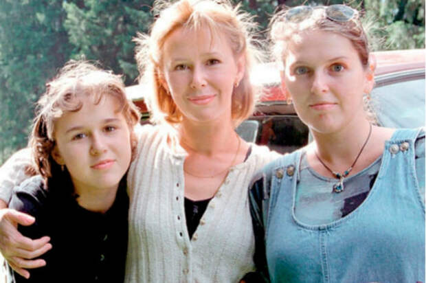 Евгения Симонова с дочерьми | Фото: 24smi.org Евгения Симонова с дочерьми | Фото: 24smi.org
