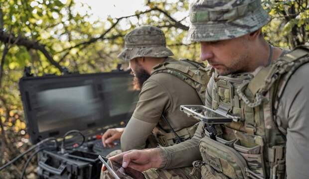 Вооруженные силы России продолжают наступление на различных участках фронта спецоперации, сообщают военкоры.-3