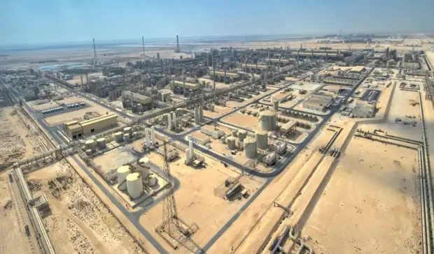 Мощность строящегося в Катаре производства СПГ могут увеличить — Bloomberg