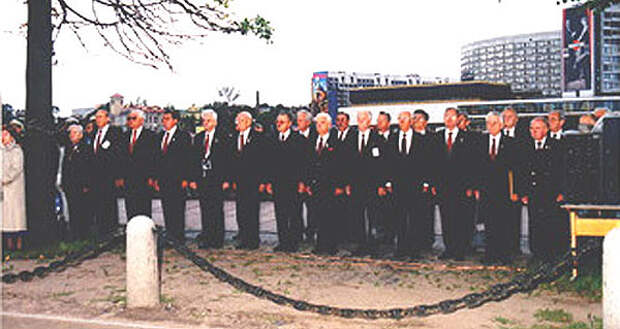 С 29 августа по 12 сентября 1998 г. был проведен первый (XVI) Кадетский съезд в России (С.-Петербург и Москва)