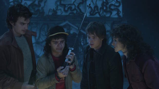 Netflix анонсировал документальный фильм о финале сериала "Очень странные дела"