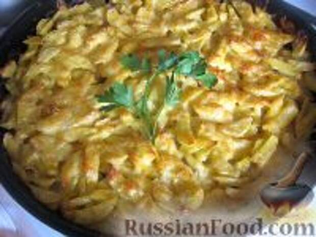 Фото к рецепту: Куриные бедрышки с картофелем, запеченные в духовке