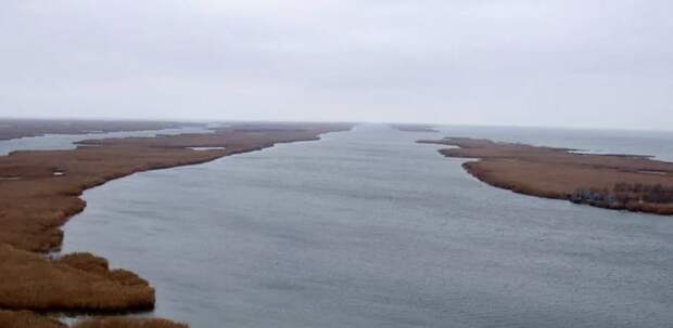 Канал к Ирану рыли зря: суда садятся на брюхо