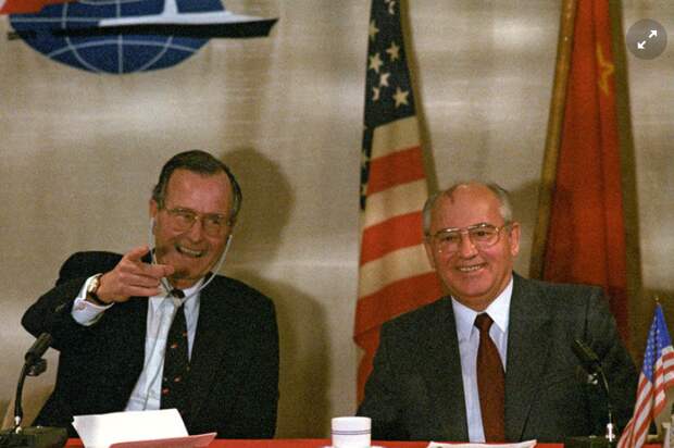 1989 год. Встреча президентов СССР и США Михаила Горбачева и Джорджа Буша-старшего, положившая окончание «холодной войне». 1989 год. Встреча президентов СССР и США Михаила Горбачева и Джорджа Буша-старшего, положившая окончание «холодной войне».