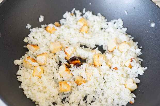 Обжаренный рис с креветками и яйцом (фрайд райс), пошаговый рецепт с фото, блог и интернет-магазин andychef.ru