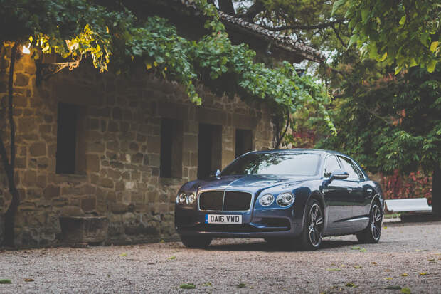 Как повлияла буква S на темперамент Bentley Flying Spur V8. Фото 1