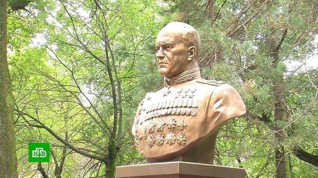 В Хабаровске установили уникальный памятник маршалу Жукову