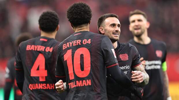 «Бавария» сыграла вничью на выезде против «Байера», доигрывая матч вдевятером