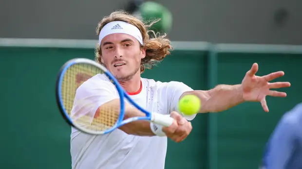 Греческого теннисиста Циципаса обвинили в сексизме